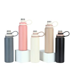Large Capacity 21oz Stainless Steel Insulated Bottle with Silicone Carrying Loop