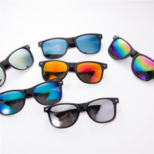 Classic NeoSunglassesith Mirrored Lens