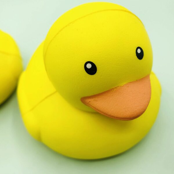 Slow-Rebound Little Yellow Duck Stress Ball - 图片 2
