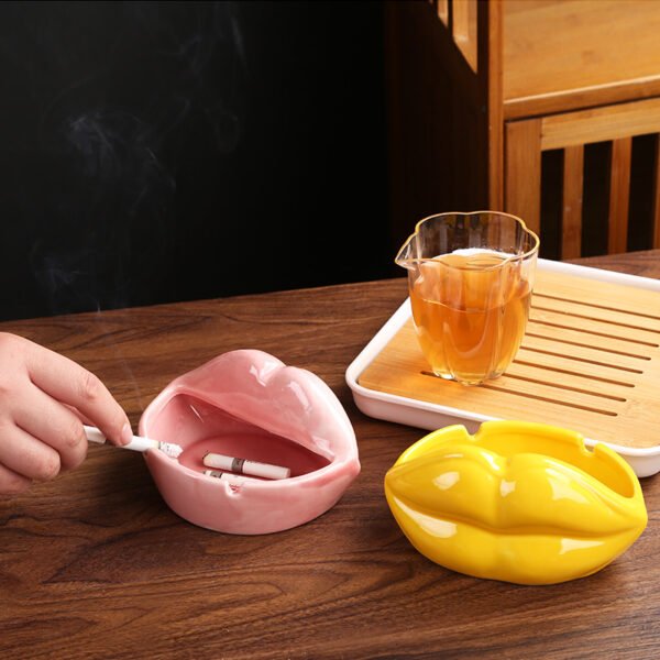 Quirky Lips Ceramic Ashtray - Image 2