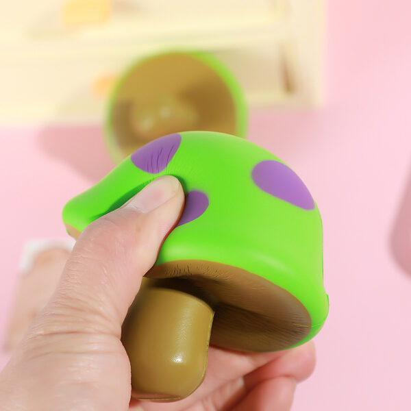 Slow-Rebound Mushroom Stress Ball - 图片 3