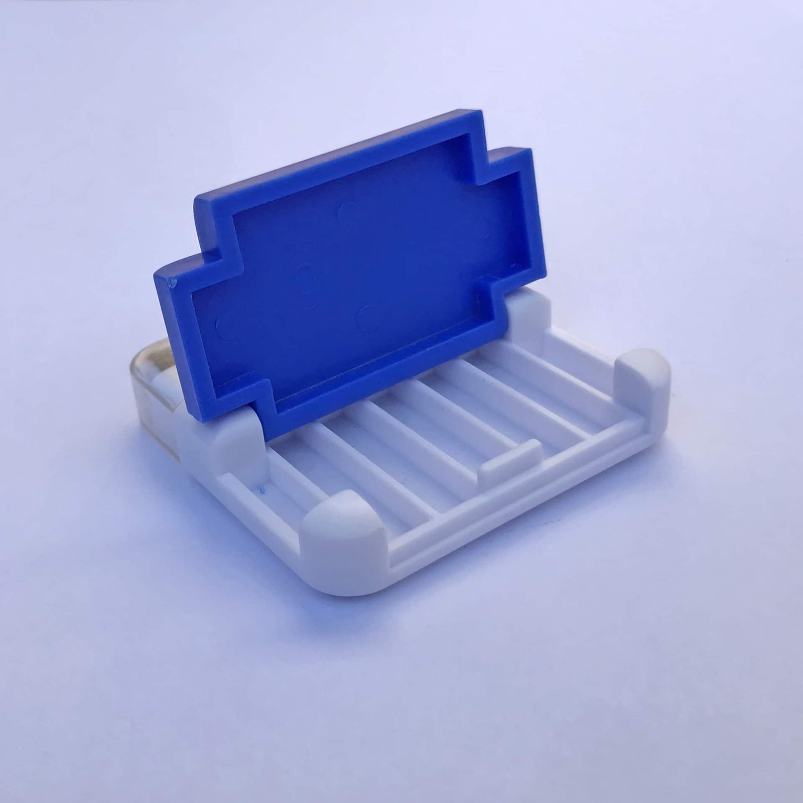 Mini desktop cell phone holder with built in wipe - 图片 3