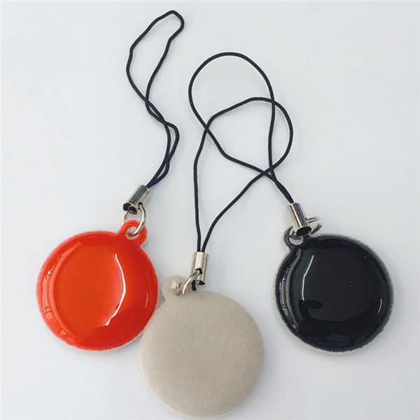 Round Shaped Mobile Phone Screen Cleaner Keychain - Image 4